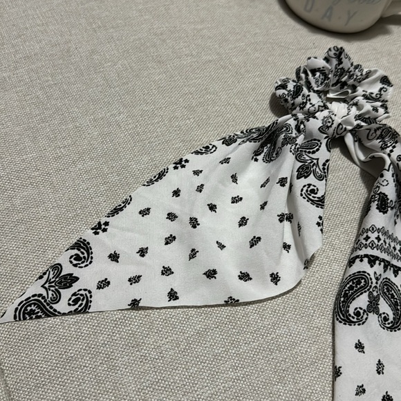 Free With $25 Purchase-Black & White Bandanna Style Scrunchie - Picture 5 of 8